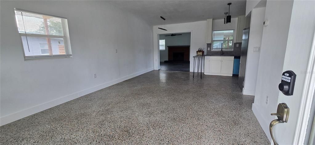 For Rent: $2,400 (3 beds, 2 baths, 1712 Square Feet)