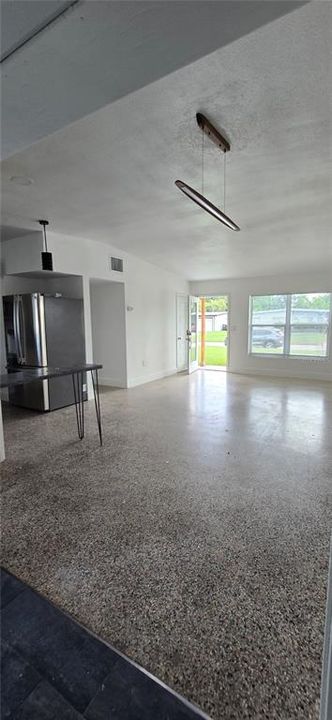 For Rent: $2,400 (3 beds, 2 baths, 1712 Square Feet)