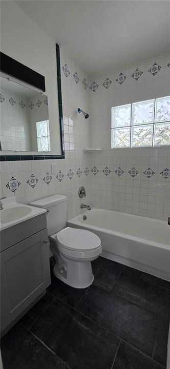 For Rent: $2,400 (3 beds, 2 baths, 1712 Square Feet)