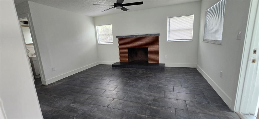 For Rent: $2,400 (3 beds, 2 baths, 1712 Square Feet)