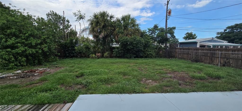 For Rent: $2,400 (3 beds, 2 baths, 1712 Square Feet)