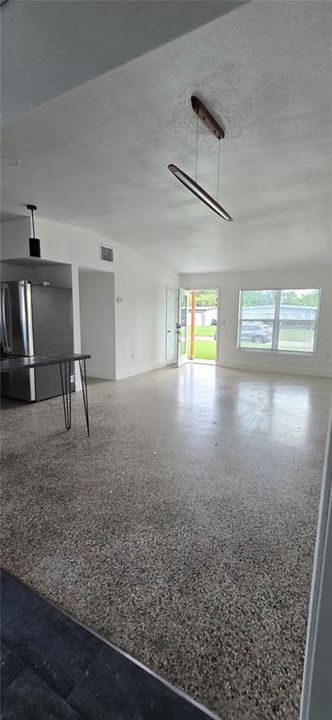 For Rent: $2,400 (3 beds, 2 baths, 1712 Square Feet)