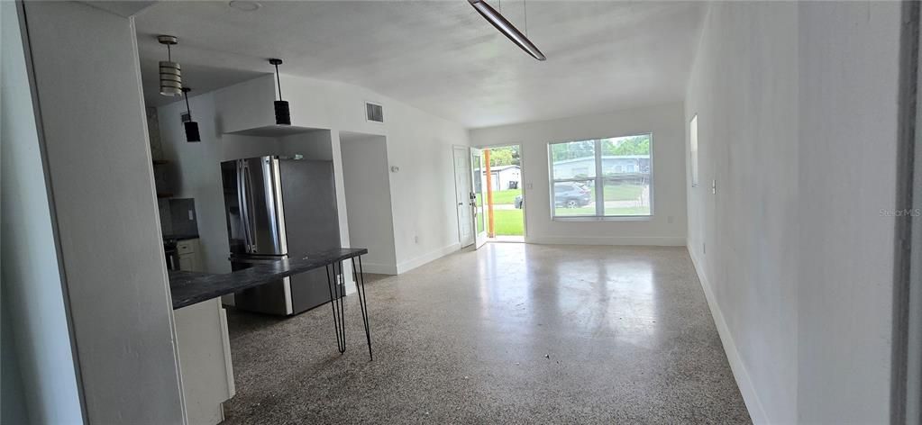For Rent: $2,400 (3 beds, 2 baths, 1712 Square Feet)