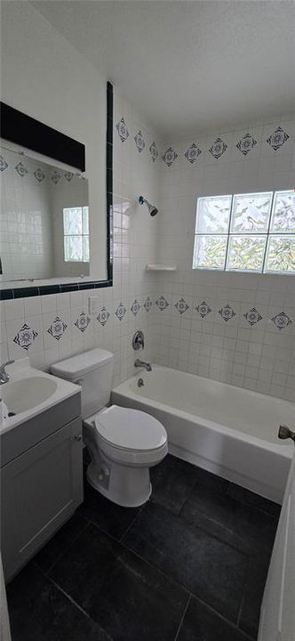 For Rent: $2,400 (3 beds, 2 baths, 1712 Square Feet)
