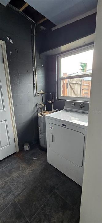 For Rent: $2,400 (3 beds, 2 baths, 1712 Square Feet)