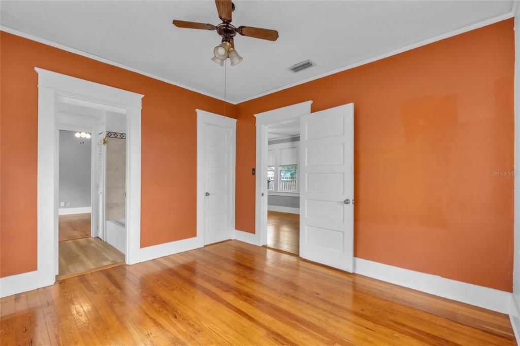For Sale: $344,900 (3 beds, 1 baths, 1156 Square Feet)