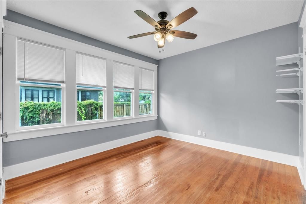 For Sale: $344,900 (3 beds, 1 baths, 1156 Square Feet)