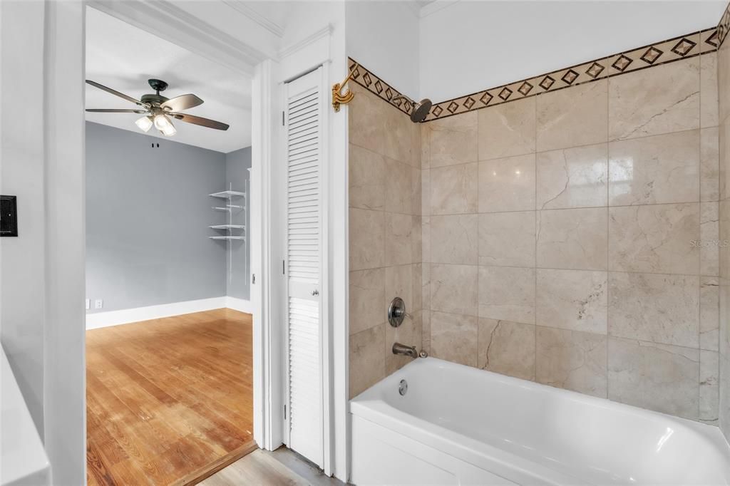 For Sale: $344,900 (3 beds, 1 baths, 1156 Square Feet)