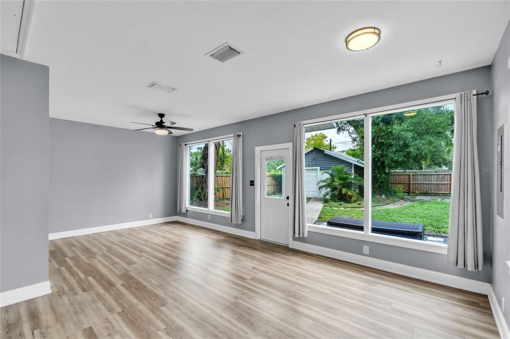 For Sale: $344,900 (3 beds, 1 baths, 1156 Square Feet)