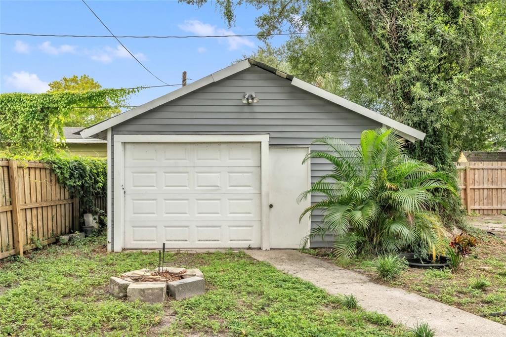 For Sale: $344,900 (3 beds, 1 baths, 1156 Square Feet)
