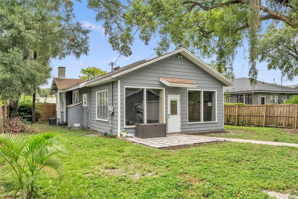 For Sale: $344,900 (3 beds, 1 baths, 1156 Square Feet)