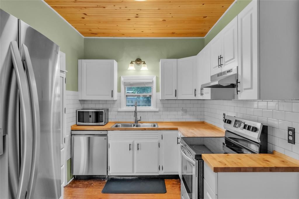 For Sale: $344,900 (3 beds, 1 baths, 1156 Square Feet)