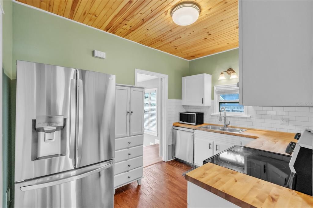 For Sale: $344,900 (3 beds, 1 baths, 1156 Square Feet)