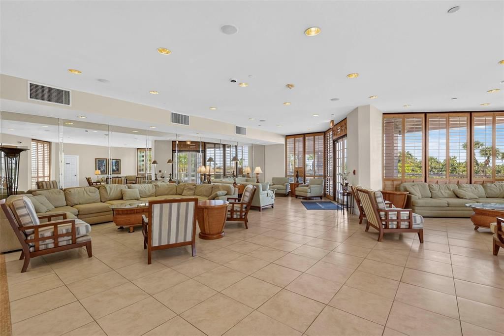 For Rent: $5,200 (2 beds, 2 baths, 1570 Square Feet)
