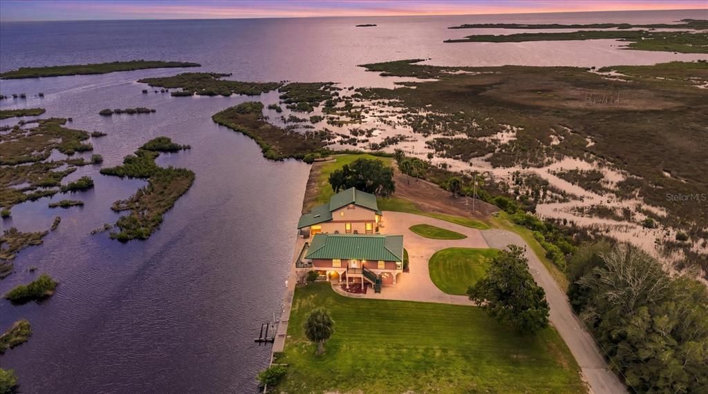 На продажу: $1,249,000 (2 спален, 2 ванн, 1906 Квадратных фут)