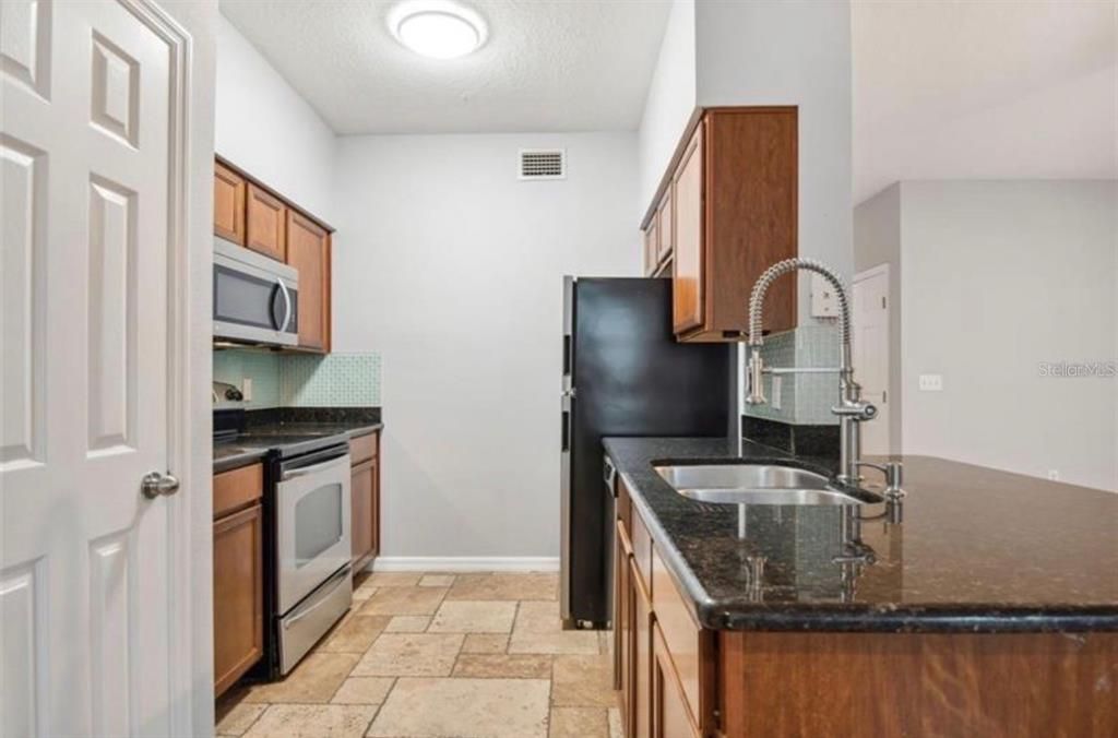 В аренду: $1,850 (1 спален, 1 ванн, 867 Квадратных фут)