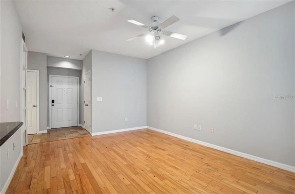 В аренду: $1,850 (1 спален, 1 ванн, 867 Квадратных фут)