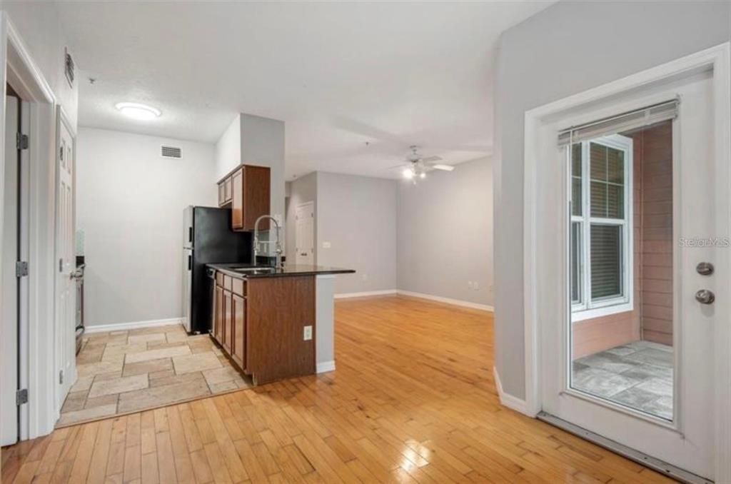 В аренду: $1,850 (1 спален, 1 ванн, 867 Квадратных фут)