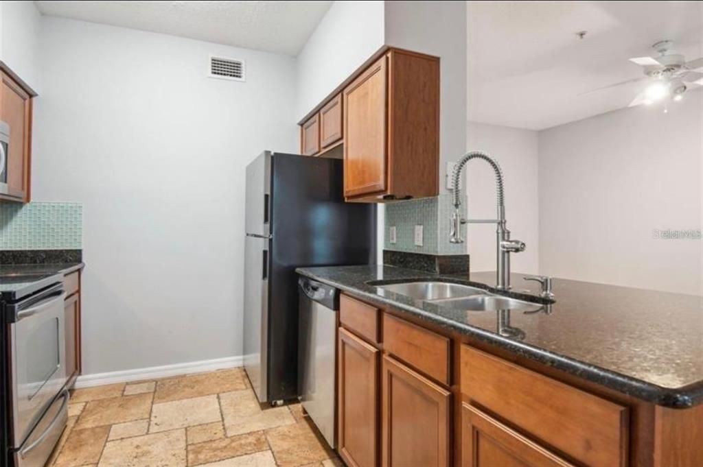 В аренду: $1,850 (1 спален, 1 ванн, 867 Квадратных фут)