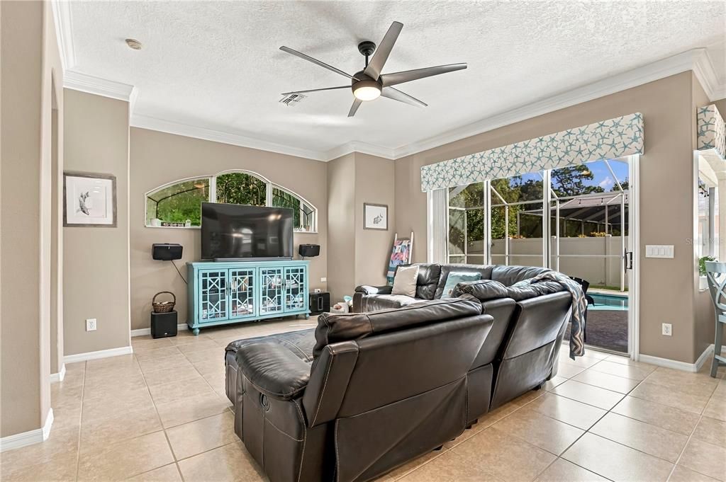 For Sale: $600,000 (4 beds, 3 baths, 2214 Square Feet)