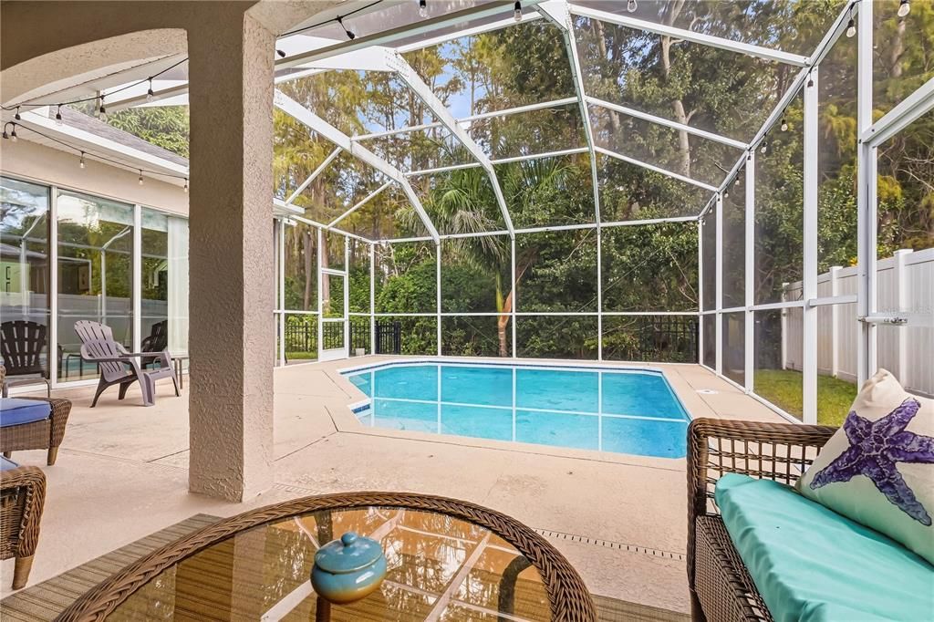 For Sale: $600,000 (4 beds, 3 baths, 2214 Square Feet)