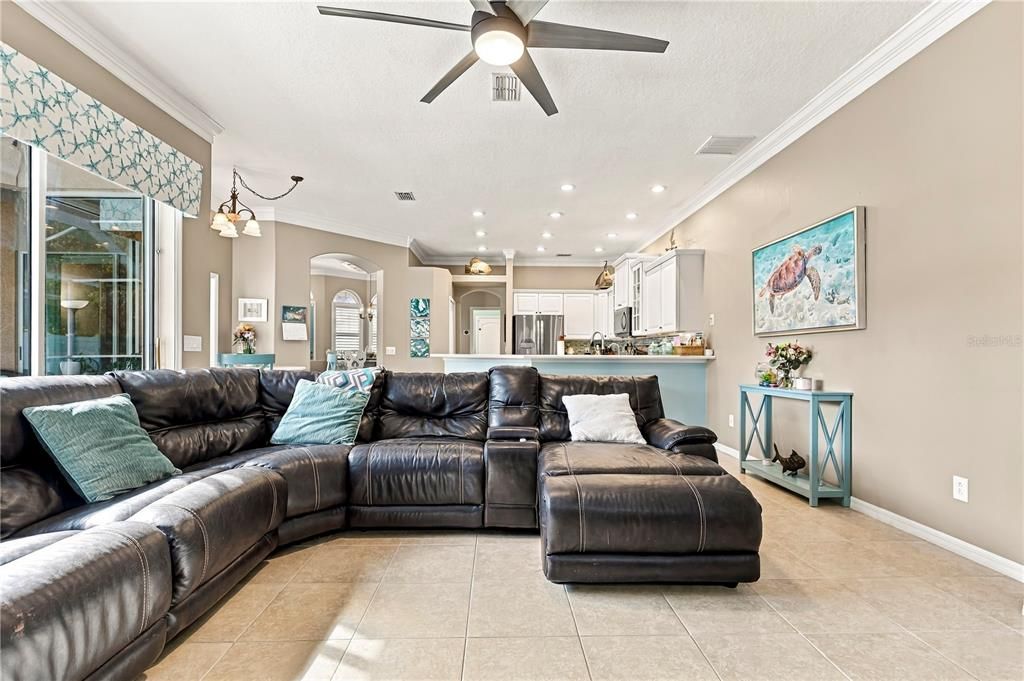 For Sale: $600,000 (4 beds, 3 baths, 2214 Square Feet)