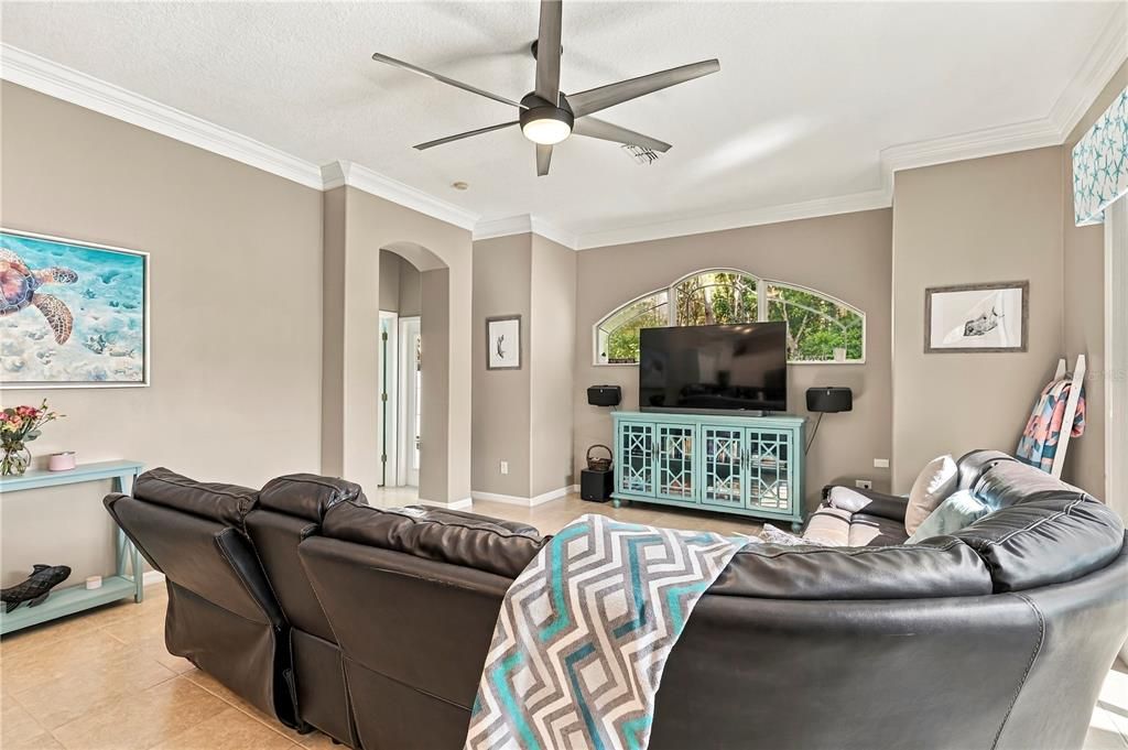 For Sale: $600,000 (4 beds, 3 baths, 2214 Square Feet)