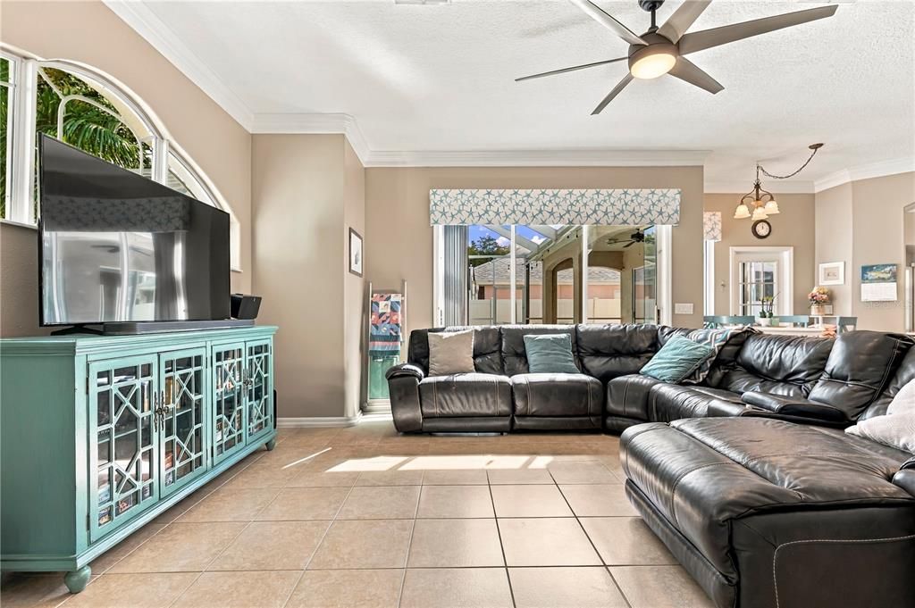 For Sale: $600,000 (4 beds, 3 baths, 2214 Square Feet)