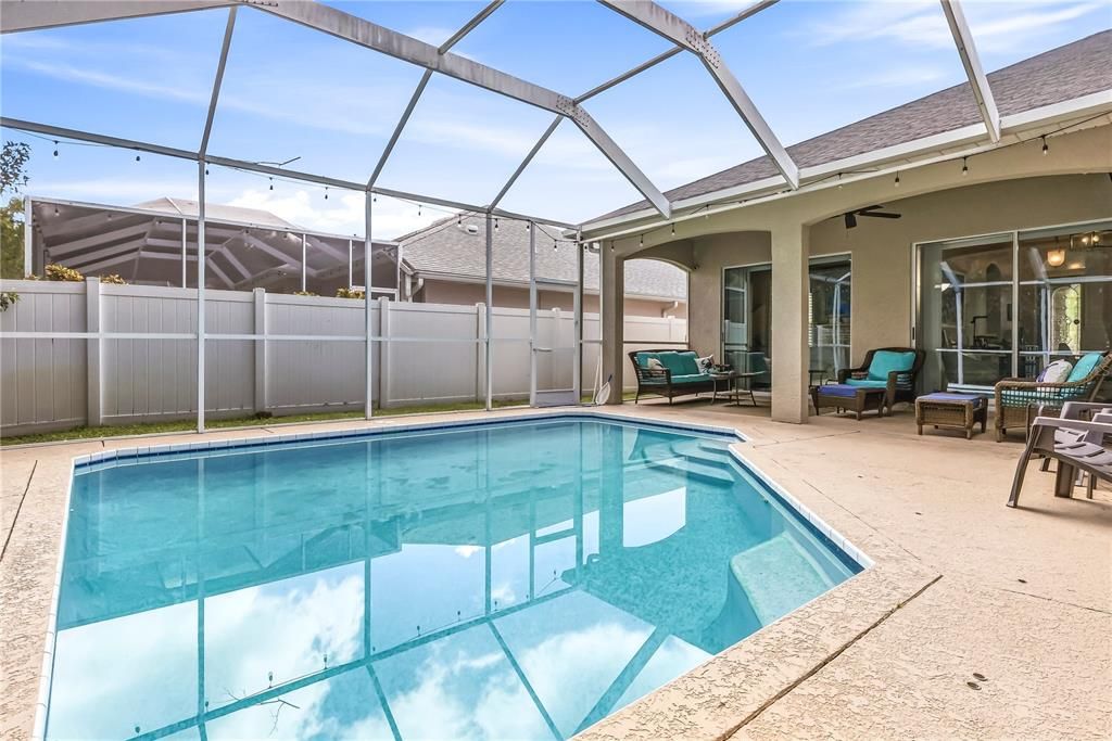 For Sale: $600,000 (4 beds, 3 baths, 2214 Square Feet)