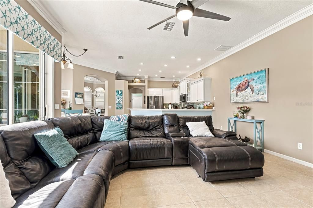 For Sale: $600,000 (4 beds, 3 baths, 2214 Square Feet)