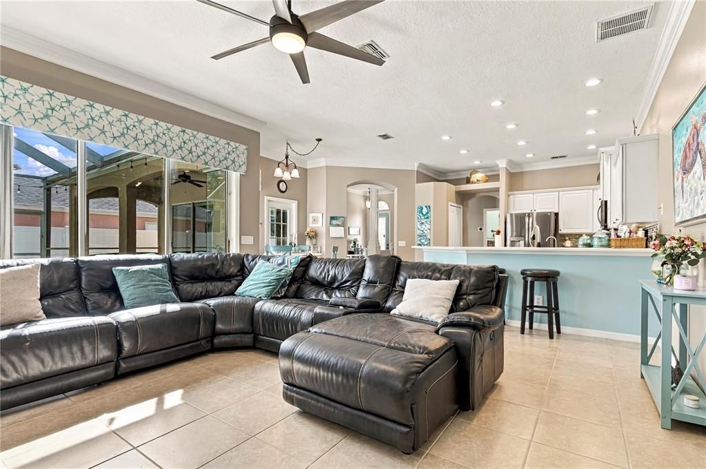 For Sale: $600,000 (4 beds, 3 baths, 2214 Square Feet)