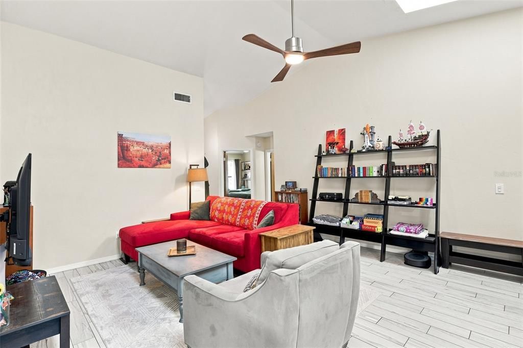 En Venta: $279,900 (2 camas, 2 baños, 1345 Pies cuadrados)