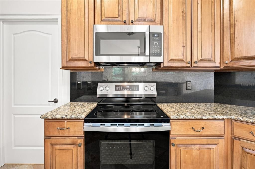 For Sale: $449,000 (3 beds, 2 baths, 2037 Square Feet)
