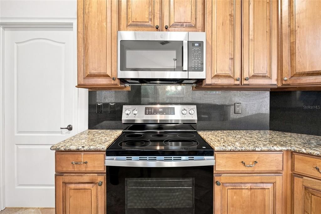 For Sale: $449,000 (3 beds, 2 baths, 2037 Square Feet)