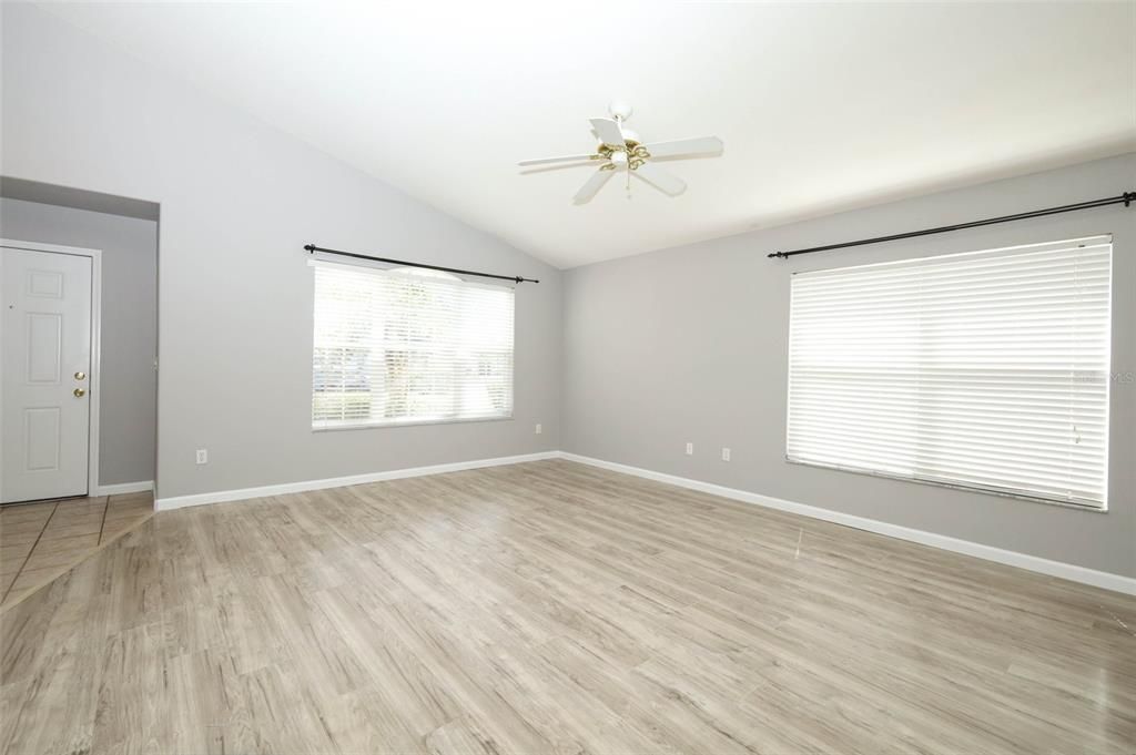 For Sale: $355,000 (3 beds, 2 baths, 1501 Square Feet)