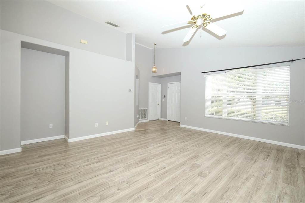 For Sale: $355,000 (3 beds, 2 baths, 1501 Square Feet)