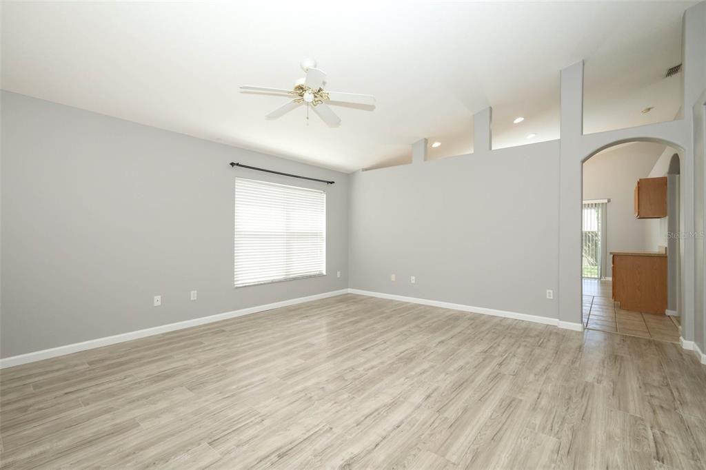 For Sale: $355,000 (3 beds, 2 baths, 1501 Square Feet)