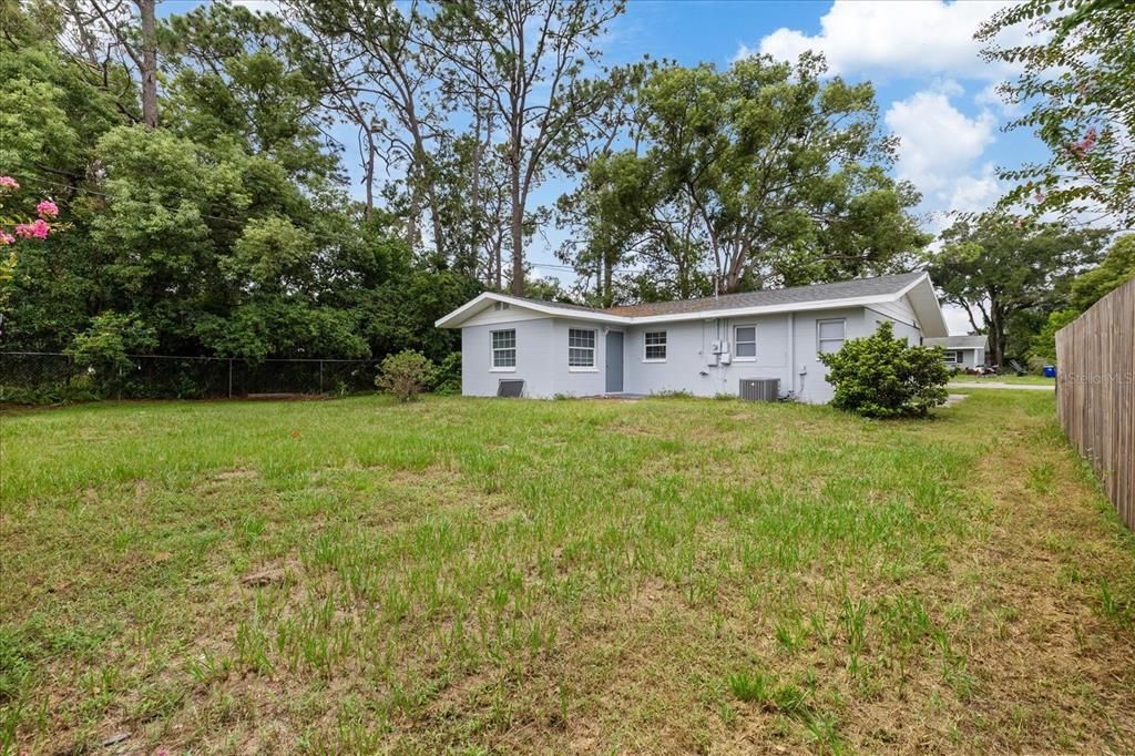 For Sale: $300,000 (2 beds, 2 baths, 1256 Square Feet)