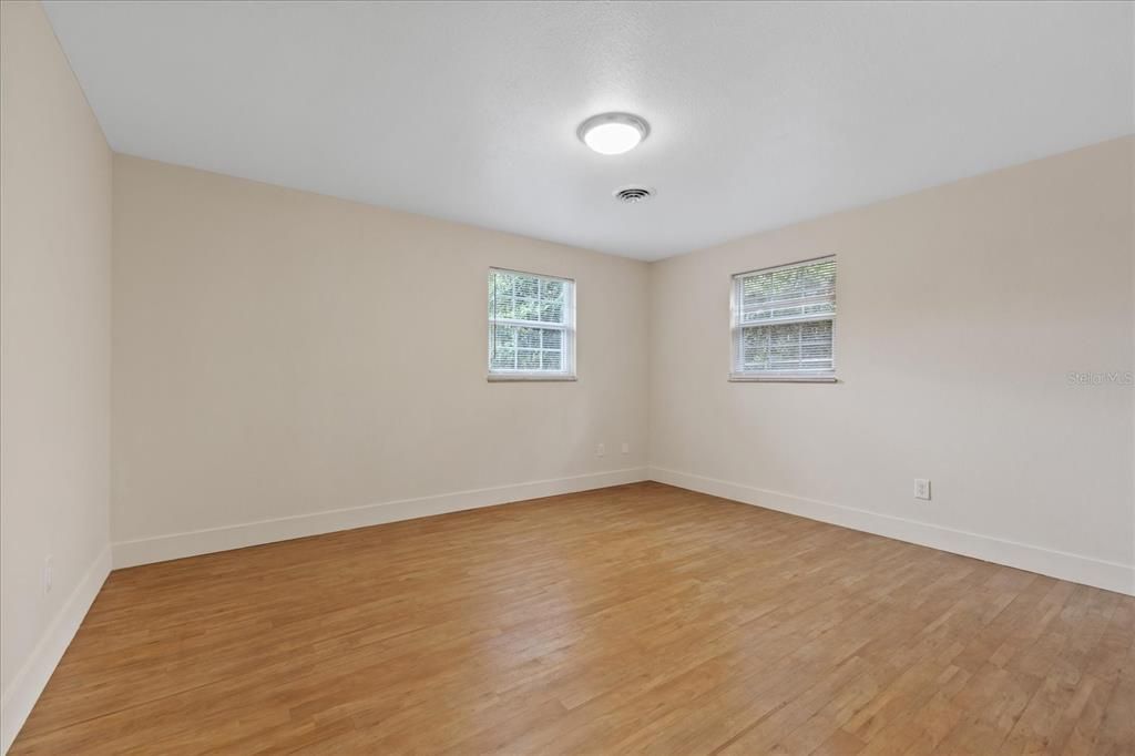For Sale: $300,000 (2 beds, 2 baths, 1256 Square Feet)