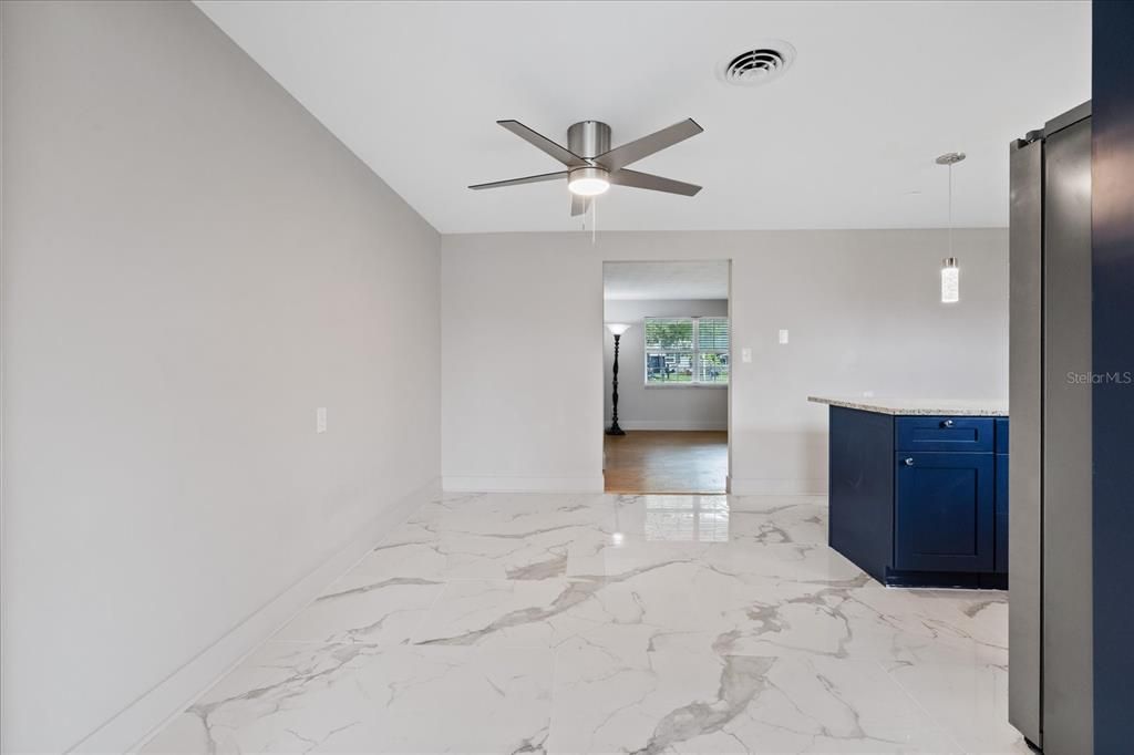 For Sale: $300,000 (2 beds, 2 baths, 1256 Square Feet)