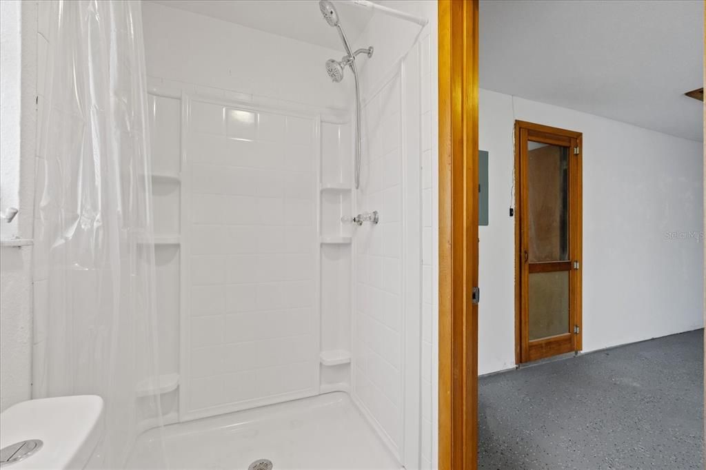 For Sale: $300,000 (2 beds, 2 baths, 1256 Square Feet)