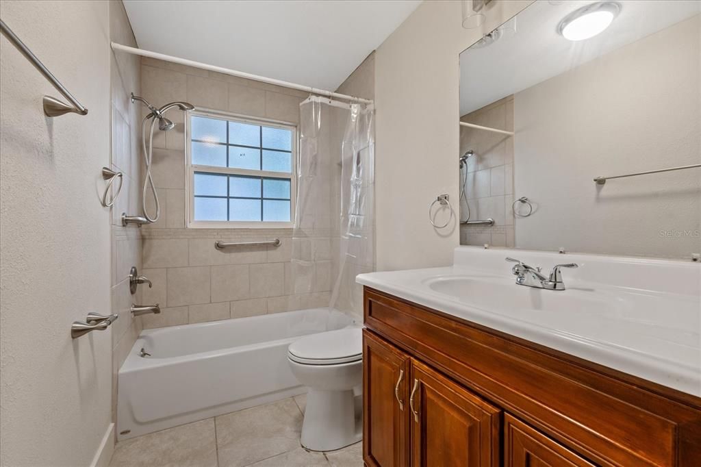 For Sale: $300,000 (2 beds, 2 baths, 1256 Square Feet)