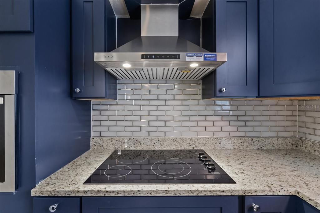 For Sale: $300,000 (2 beds, 2 baths, 1256 Square Feet)