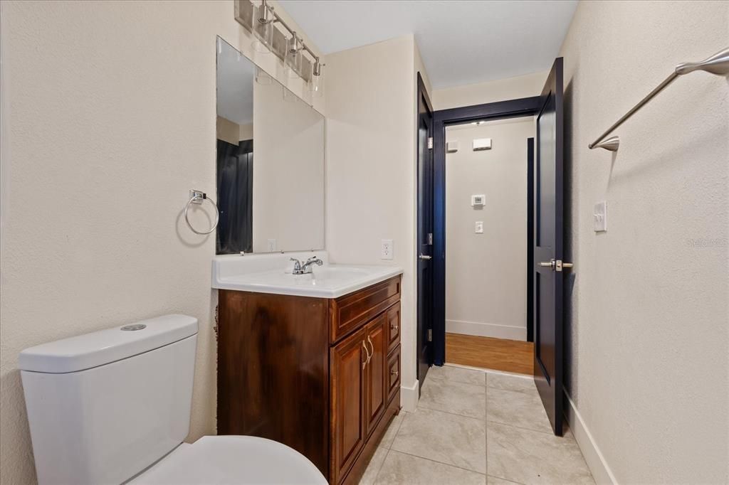 For Sale: $300,000 (2 beds, 2 baths, 1256 Square Feet)