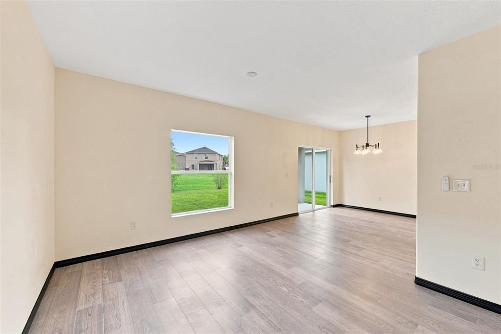 For Sale: $359,000 (3 beds, 2 baths, 1577 Square Feet)