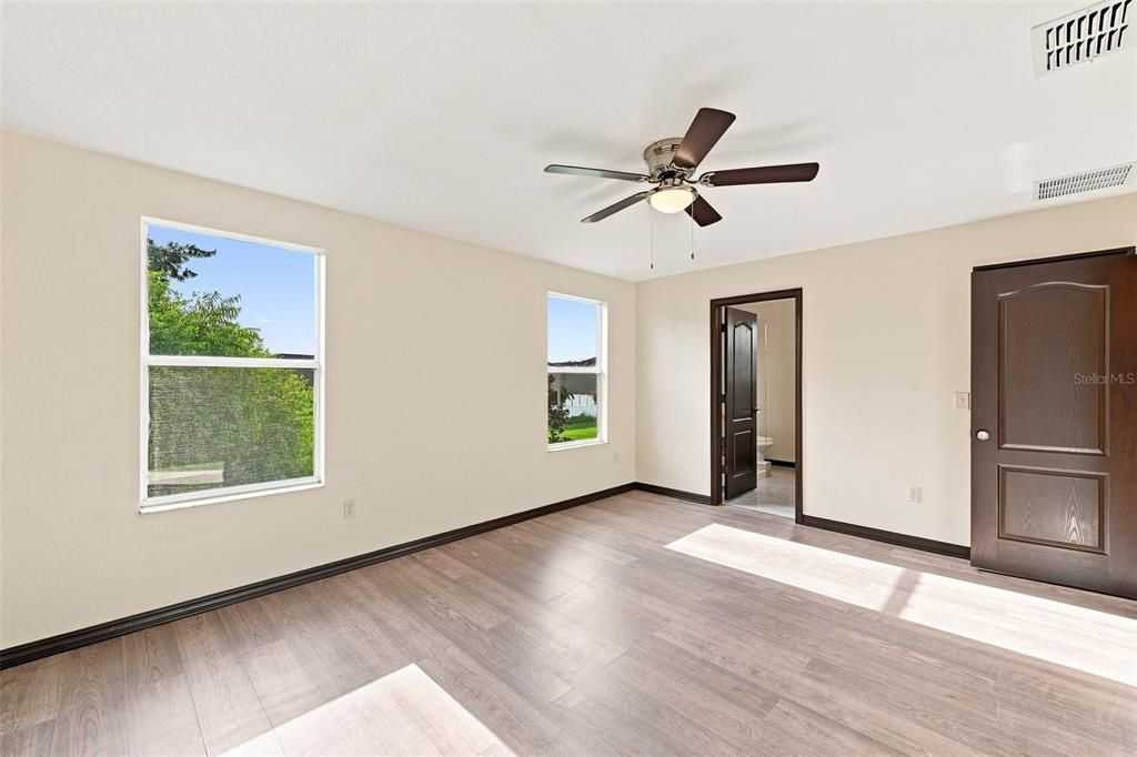 For Sale: $359,000 (3 beds, 2 baths, 1577 Square Feet)