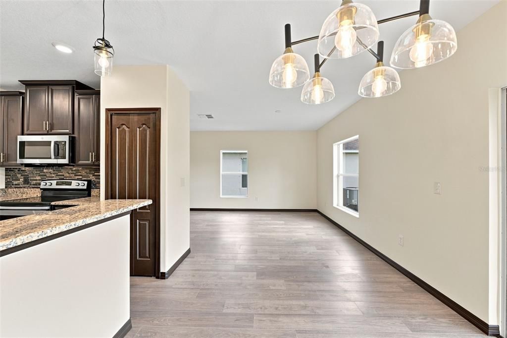 For Sale: $359,000 (3 beds, 2 baths, 1577 Square Feet)