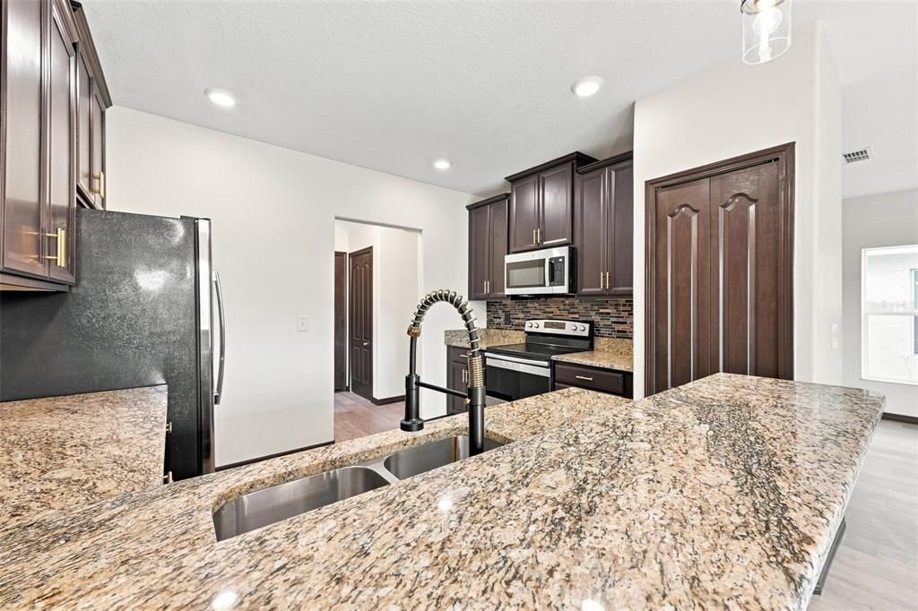For Sale: $359,000 (3 beds, 2 baths, 1577 Square Feet)