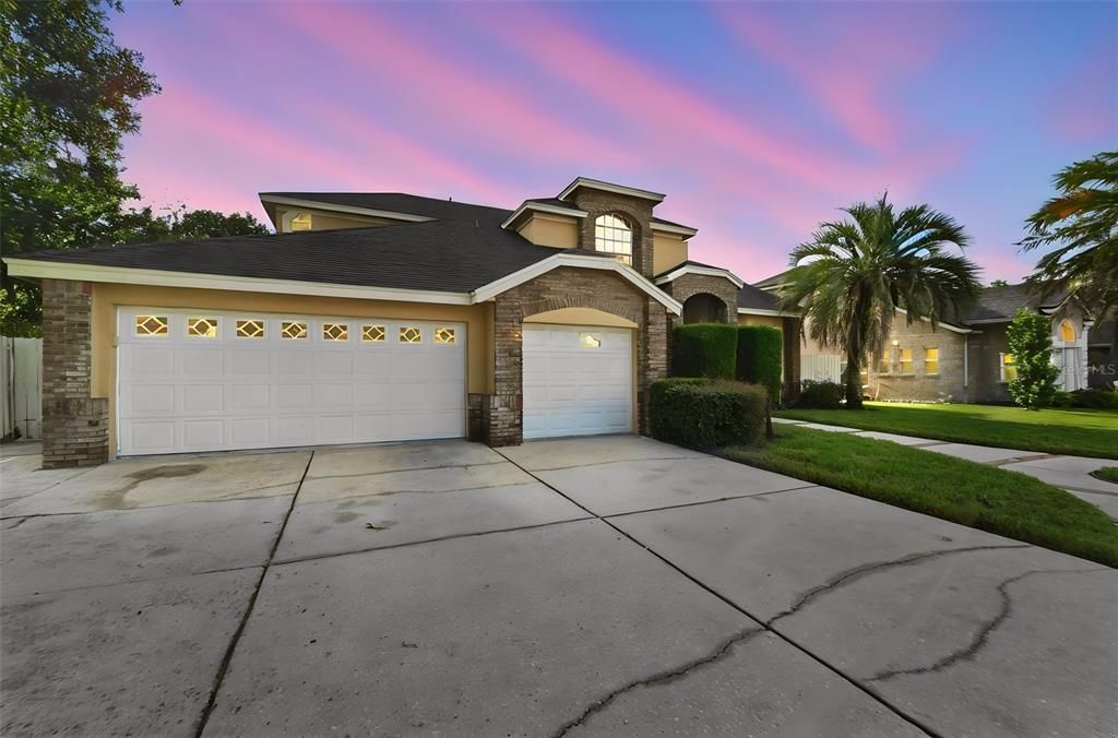 合同活跃: $499,900 (4 贝兹, 3 浴室, 2791 平方英尺)