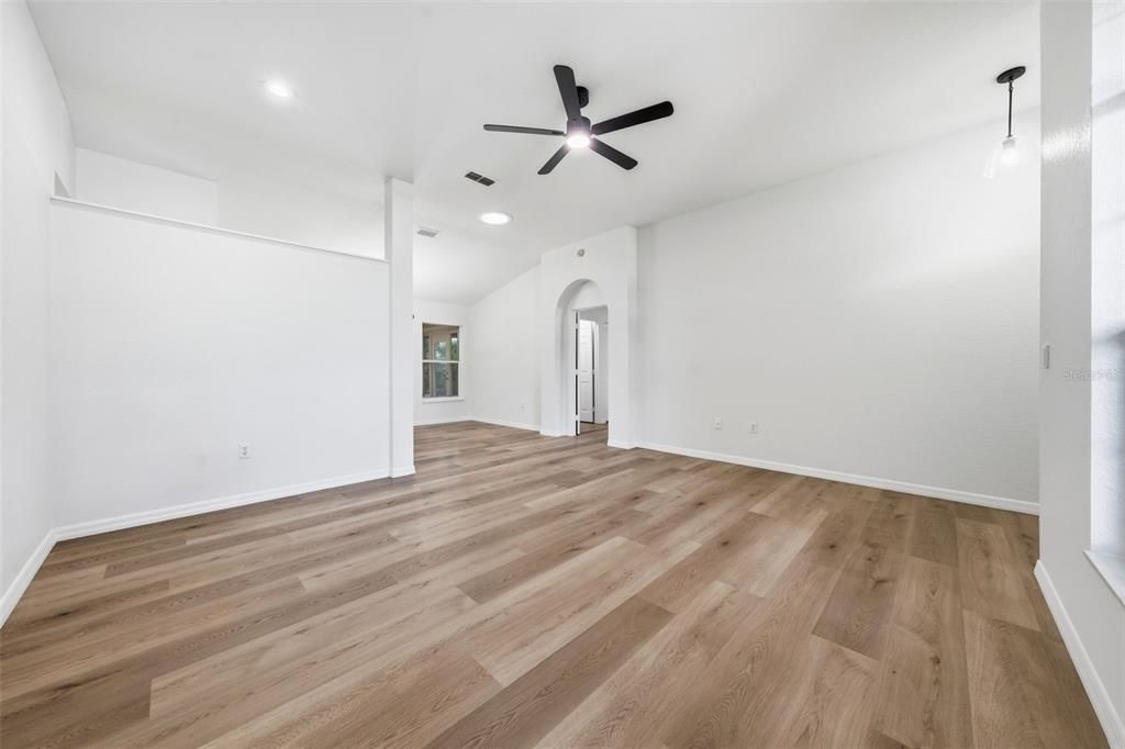 For Sale: $249,900 (3 beds, 2 baths, 1538 Square Feet)